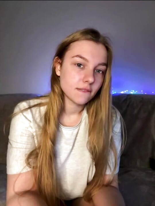 ジュシエルッシー セクシーなドレスできつい膣を指で愛撫