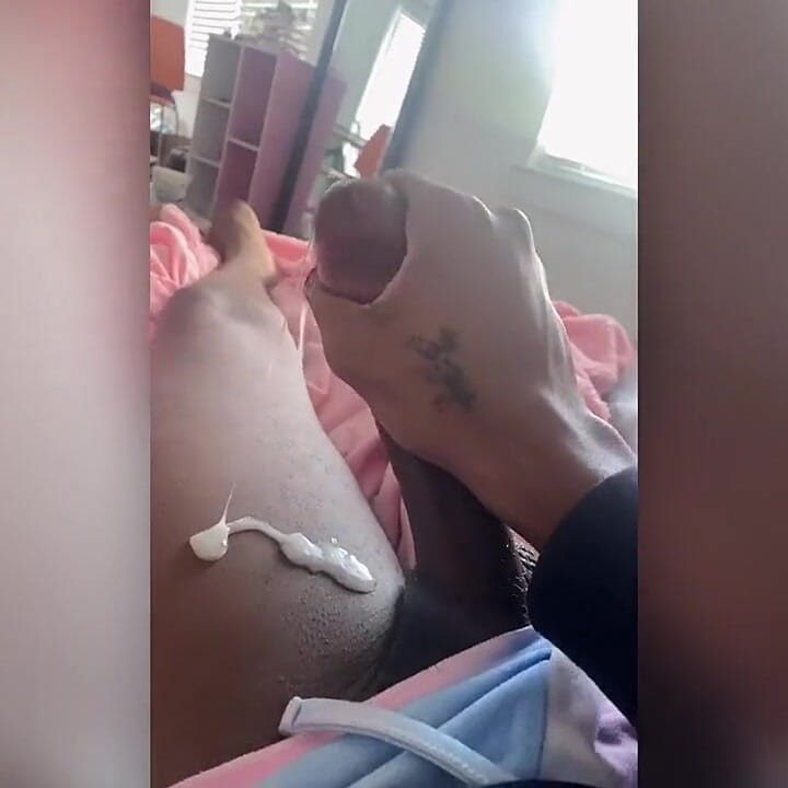 Colgado y Resaca me olvidé de llevar ropa interior, después de alojarme en casa de mi amigo. Gracias por pedirme un viaje a casa, pude'