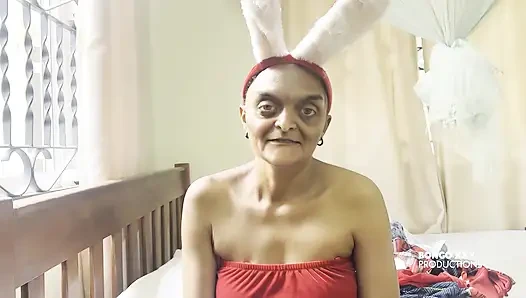 Nenek mesum ini ngentot pantat nenek ini pakai kelinci natalnya kayak baju , jadi aku bisa ngentot pantatnya -[ai-generated]