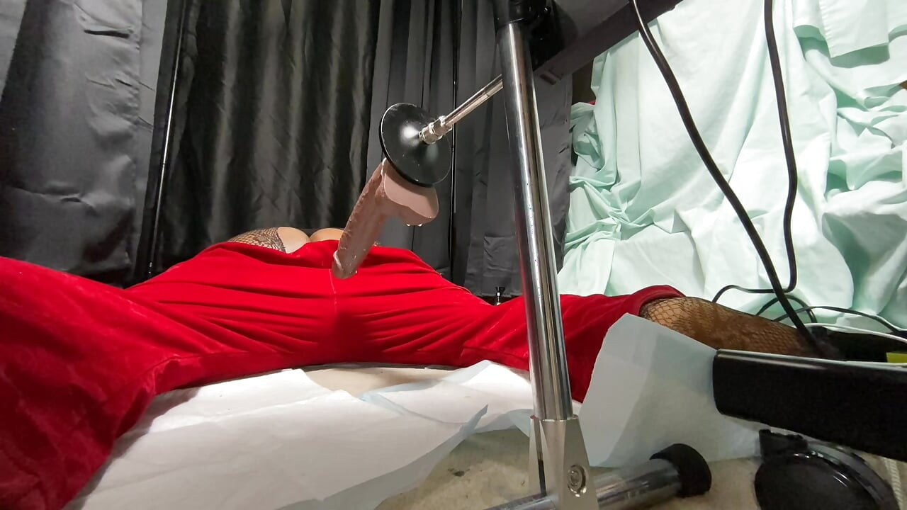 大圆屁股圣诞老人被大性爱机器假阳具性交，直到为圣诞礼物获得前列腺高潮