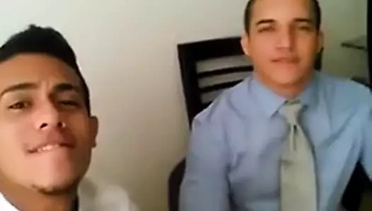 Vendedores de plano de saude de pau duro se pegando