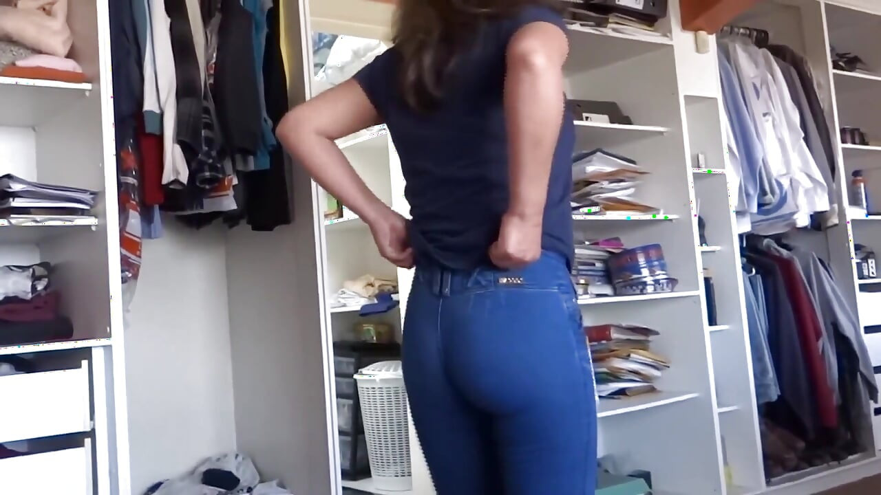 First time my wife shows off in front of my best friend before fucking