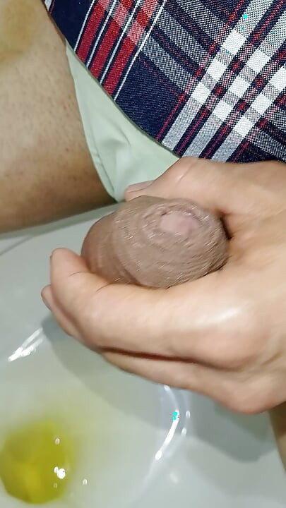 Unfaithful schoolgirl 18+ submissive masturbates in bathrooms huge surprise