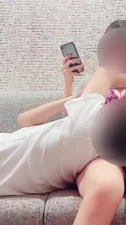 Couldn’t stop sucking my cute, fair-skinned girlfriend’s beautiful boobs in the living room. Japanese amateur hentai | Clip 1