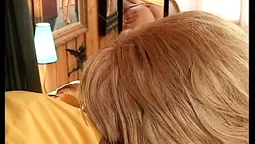 Tante seksi ini suka banget di-fisting