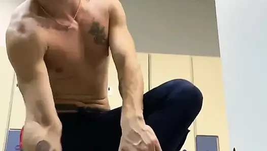 Eğitimden sonra, senin için duşa nasıl girdiğimi bir video çekmeye karar verdim