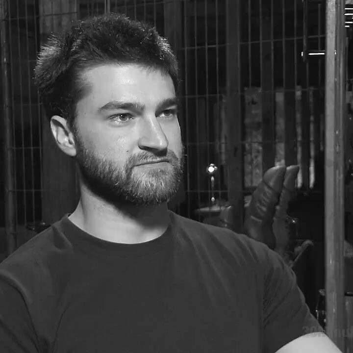 BDSM deneyimi olmayan biseksüel sporcu aşırıya işkence ediliyor