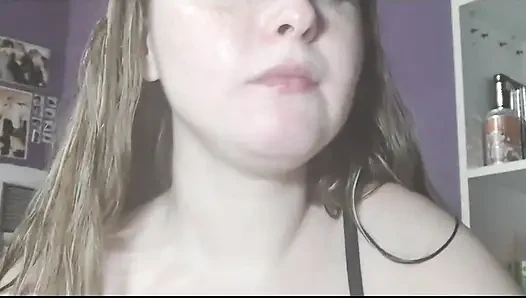 Ест крупным планом