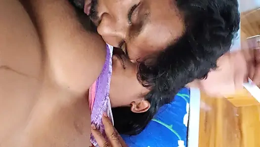 Pregnancy mein bhabhi ki boobs mein bahot khujli ho rahi thi unke pati ne boobs chatkar unki khujli mitai - desi dehati bhabhi boobs suking