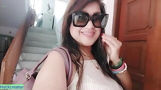 Une modèle indienne sexy baise sur un lieu de tournage ! Sexe desi fantastique