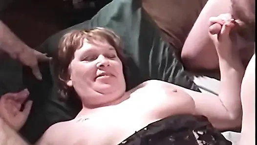 Reife brünette MILf nimmt hartes anal-hämmern