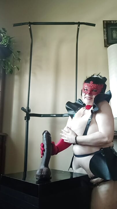 I sweetly enjoy a big dildo until I orgasm, I even wet myself