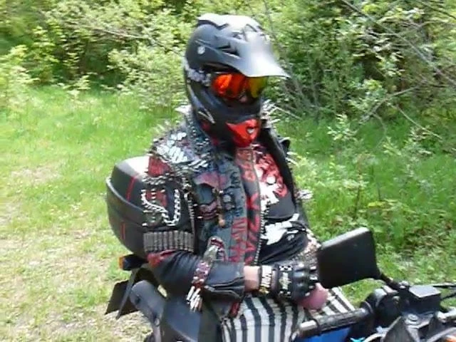 Friend is cummin over my Suzuki DR650 Dakar in my outfit