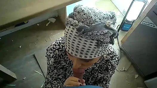 Wanita muslim ngusap kontol dengan nikmat