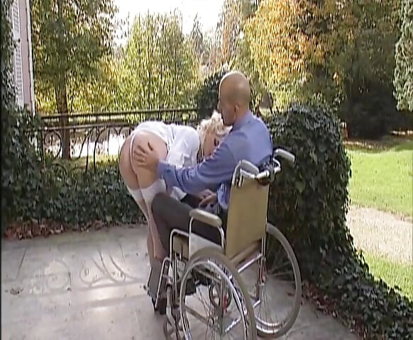 빈티지 씬에서 두꺼운 자지를 따먹는 거유의 금발 독일 핫한 엄마