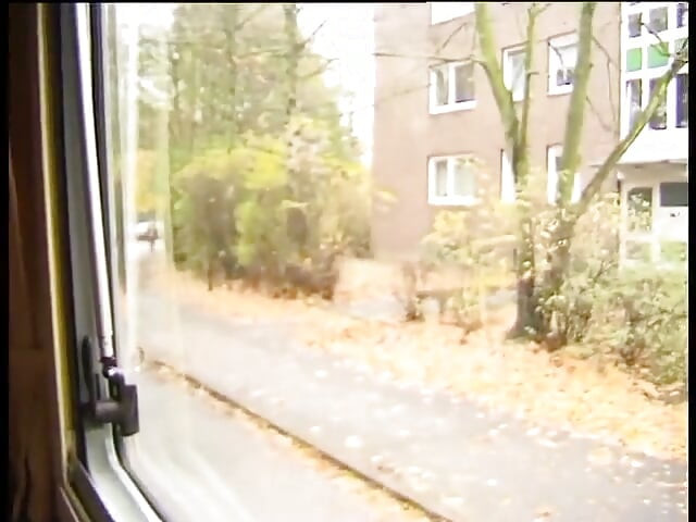 Duża dupa dziewczyna wbita przez dwóch mężczyzn