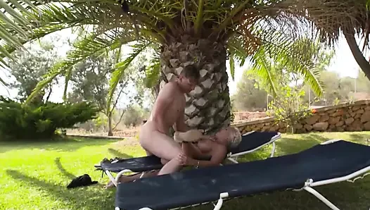Hot couple enjoys hot fuck