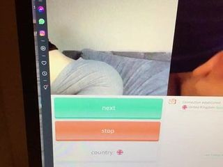 Meisje kijkt toe hoe ik klaarkom op webcam