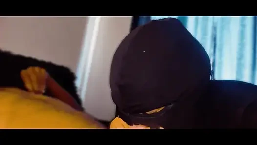 Hals-königin mit kleinem zwerg