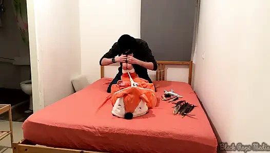 Мириам Связали И Пощекотали В Комзи