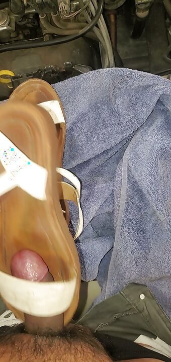 mechanic found sandals in drivers floorboard
