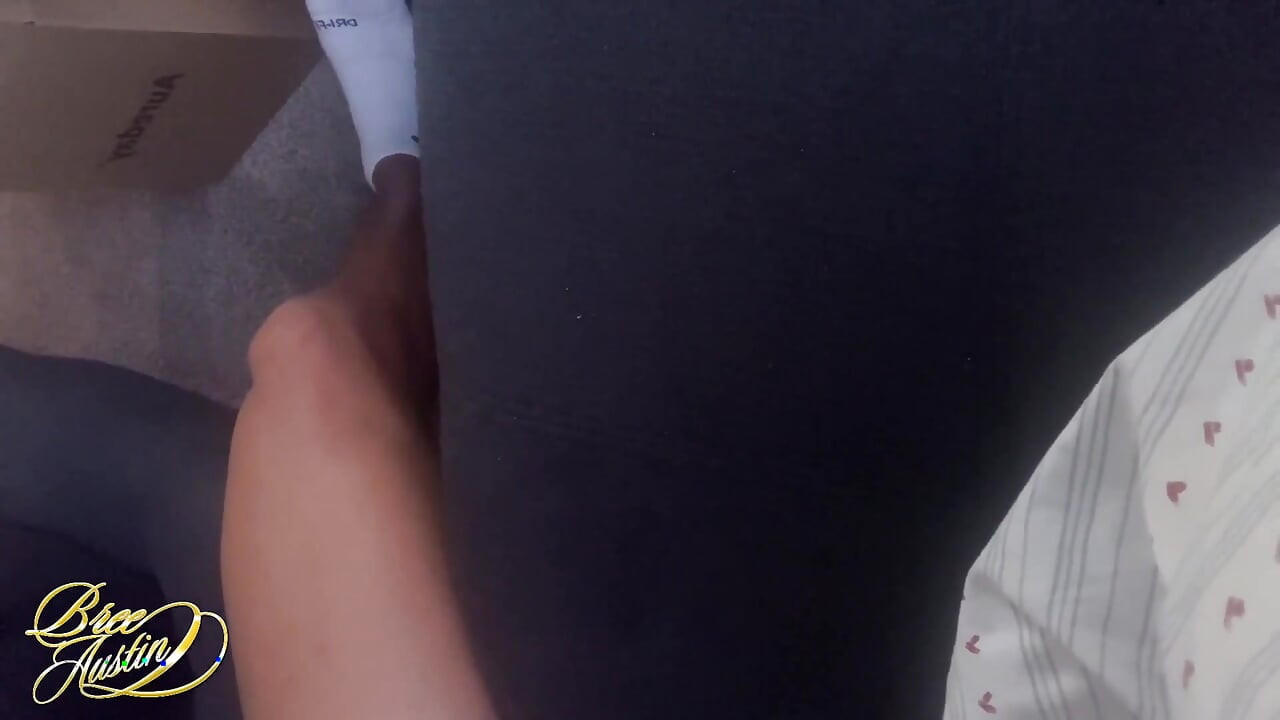 Hàng xóm nhìn tôi bú một vị thần cơ bwc bị xé toạc