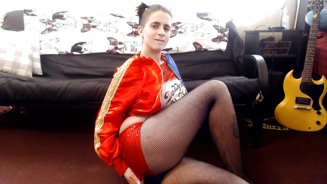 Sexy Harley Quinn farting