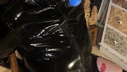 Lateks Elbise Ve Balaklava, Ballgag Ve Vibratörlü