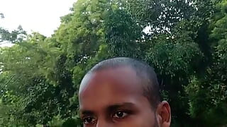 Bersendirian di taman menunggang miang dan melancap 💦