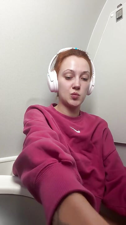 I Pee in the Plane Toilet!