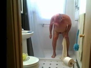 Vovô toma banho