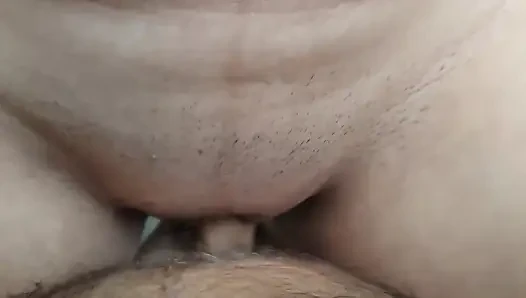 Bakış açısı seks. Üvey kız kardeş ve kovboy kızdan yakın çekim sakso