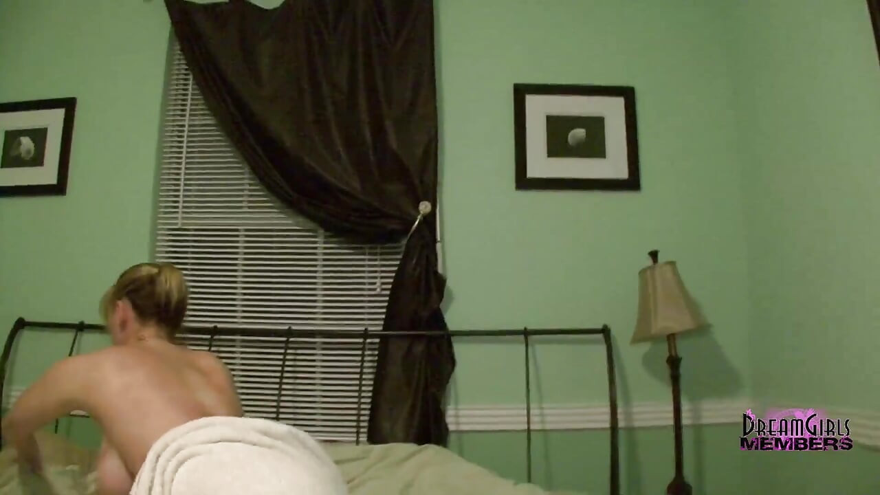 18 yo slut gets fucked & big load shot in her mouth