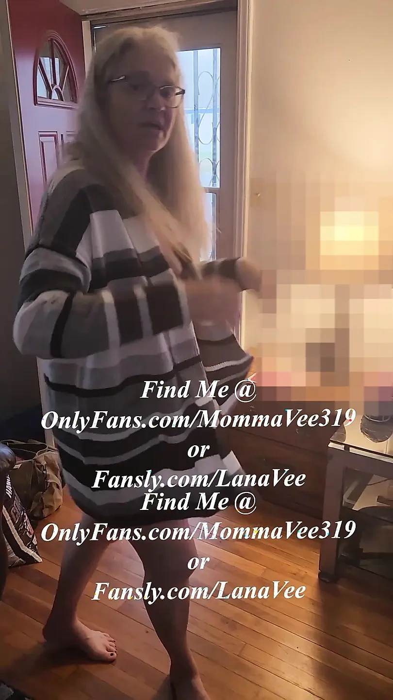 Một cực khoái nóng bỏng cho bbw gợi cảm này! Máy bay bà già bbw gợi cảm khiêu vũ một chút sau đó kích thích!