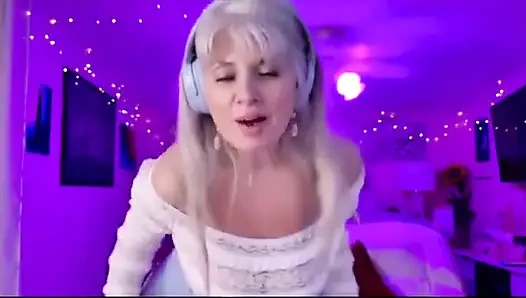 Rosies notty hotty live-chillax-camshow