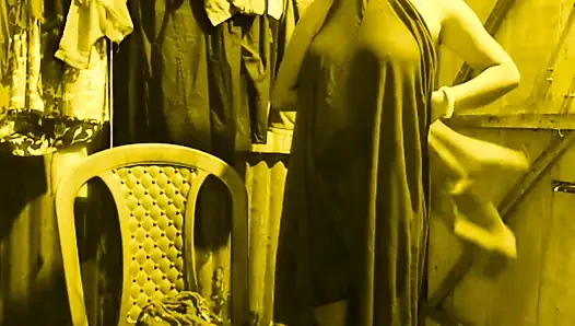 Bhabi terangsang bersetubuh keras dengan memeknya yang rapat setelah mandi.