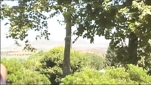 Возбужденная восточная красотка получает ее тугую щель долбят на улице, получает камшот на лицо