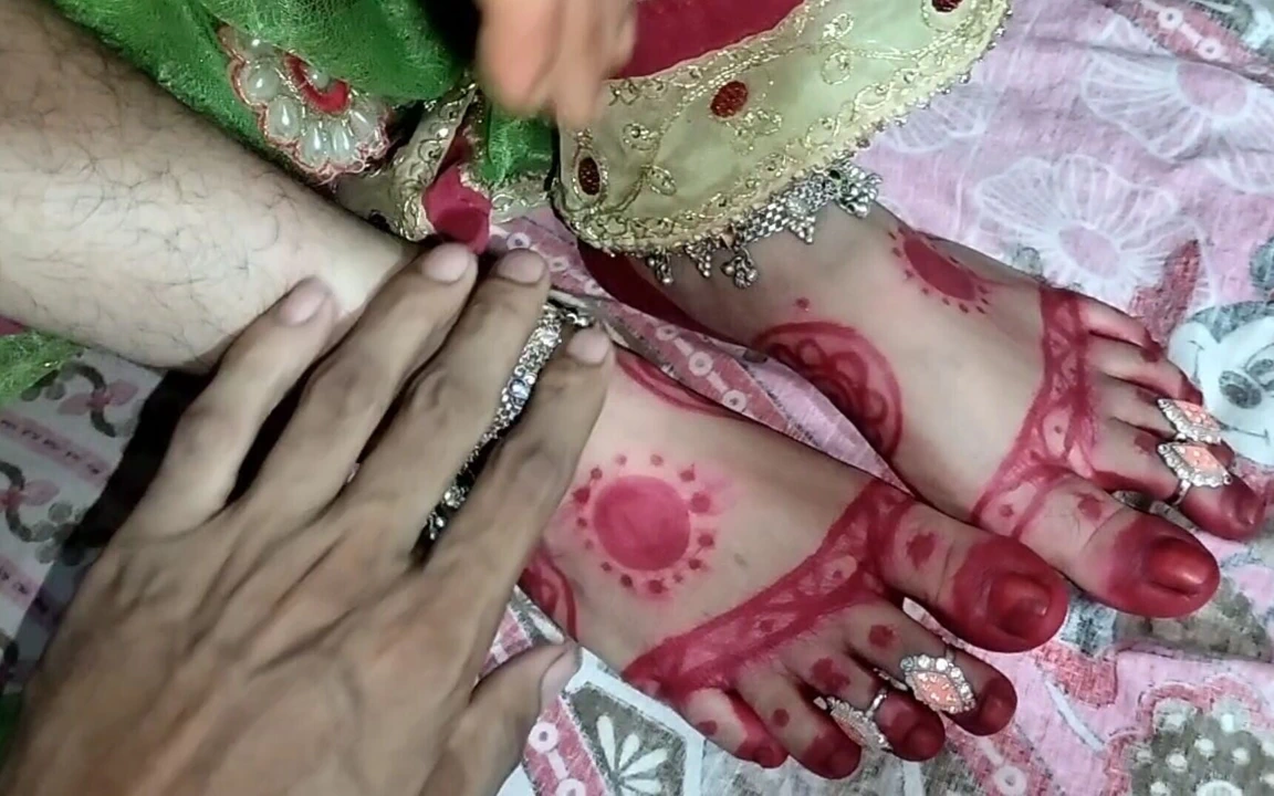 印度德西村香港的性感人妻足交和手淫视频