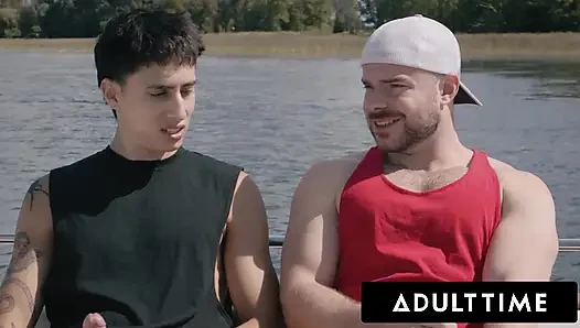 ADULT TIME - гетеро приятели Marcus McNeil и Angel Elias превращают разочаровывающую лодку День в жесткий трах
