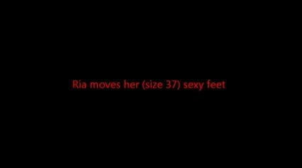 Ria moves her sexy (size 37) feet