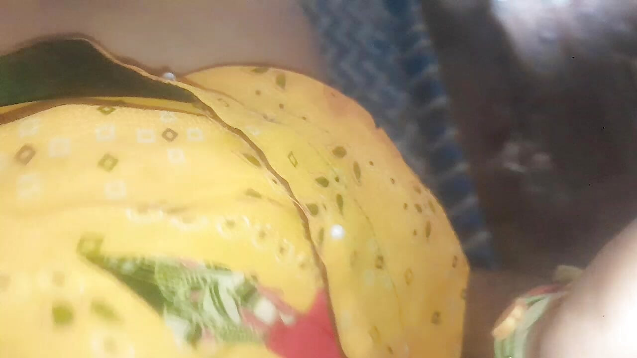 아름다운 인도 바비와 함께하는 마을에서의 섹스 영상