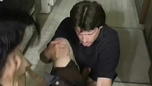 Французскую крошку трахнули в ее тугую задницу в любительском видео