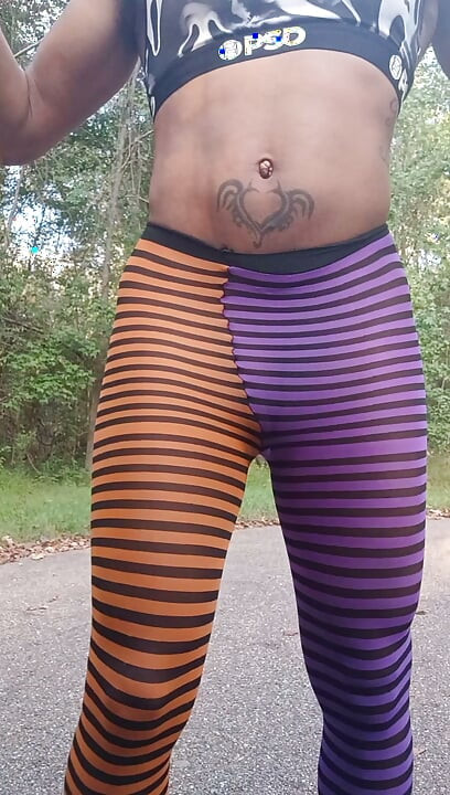 Halloweenowy sissy femboy – czekoladowa dupa twerkująca