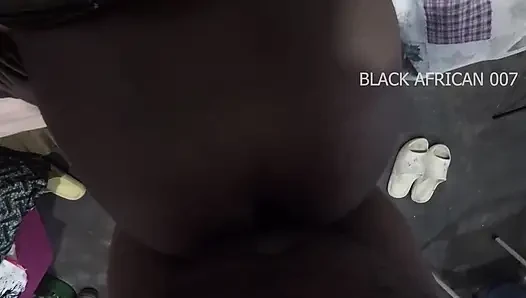 Afrika hitam 007 menyambut primal cock fury dengan penetrasi pantat sengit