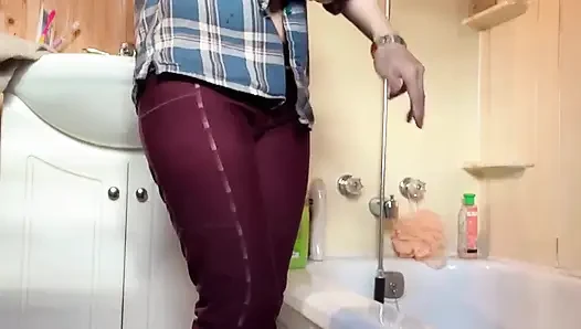 Pissing Pussy on the Bathtub