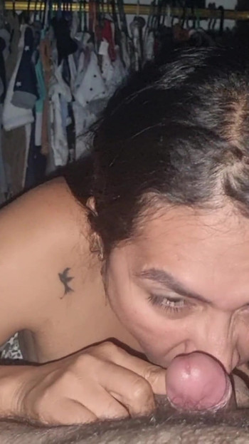 Detik tidak dapat dilupakan dari "Awek blonde Colonde Cantik Memberikan Blowjob Sehingga Dia Menelan Air Mani"