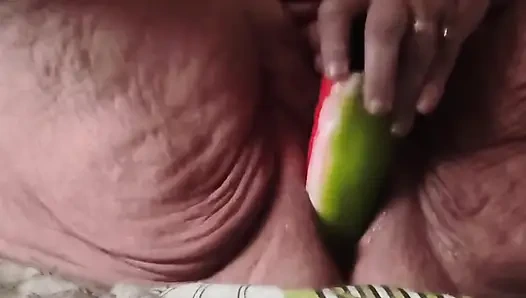 Lebih dari n over lagi- lagi dia muasin memeknya pakai grin nakal