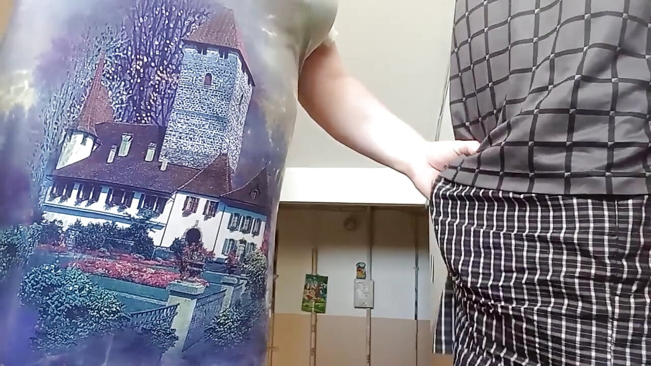 Je suce ma bite à l'entrée 1