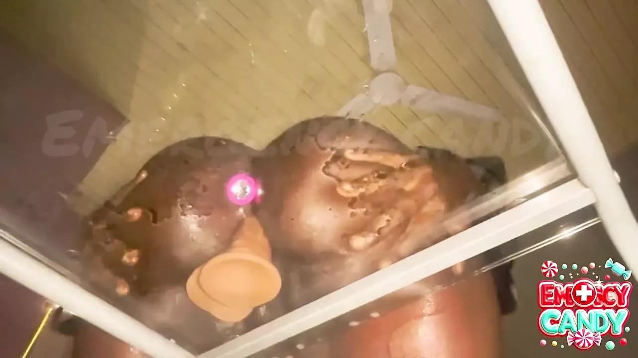 Att se mig knulla mig andfådd på det här bordet