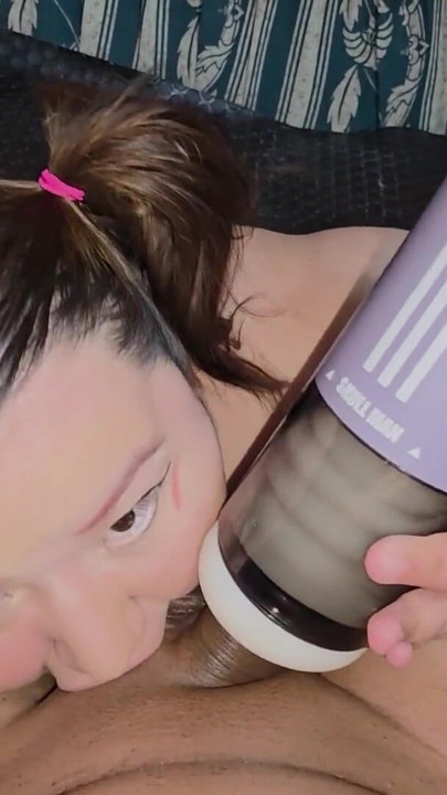 BEYOURLOVER的头骨男人玩具非常逼真，当我吮吸他的球时，他射在里面 | 短片 1